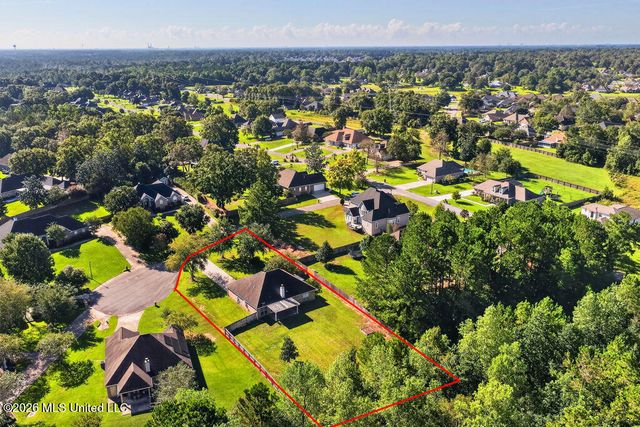 15525 Old Oak Court, Gulfport, MS 39503