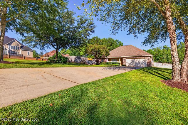15525 Old Oak Court, Gulfport, MS 39503