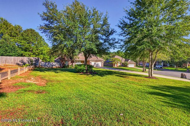 15525 Old Oak Court, Gulfport, MS 39503