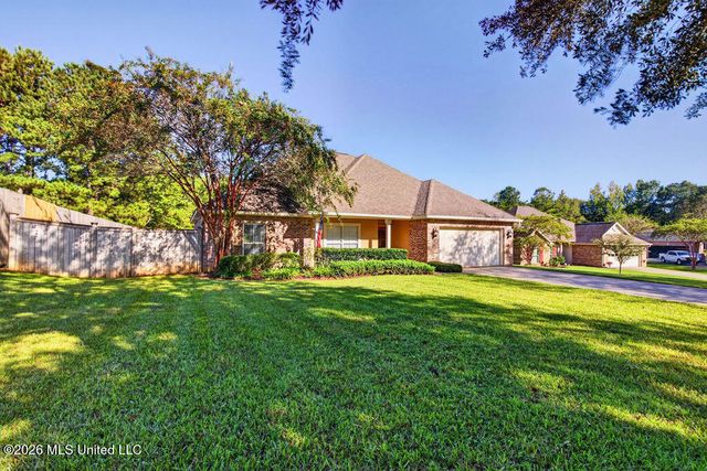 15525 Old Oak Court, Gulfport, MS 39503