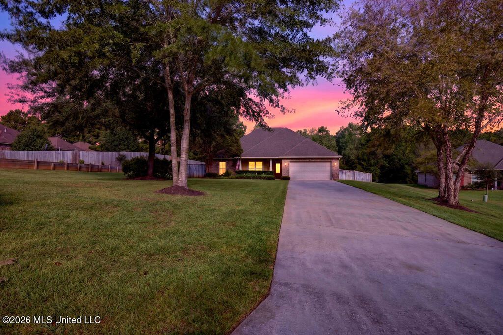 15525 Old Oak Court, Gulfport, MS 39503