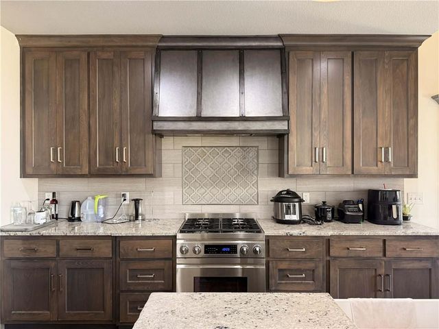 6104 NW 103rd Street, Kansas City, MO 64154