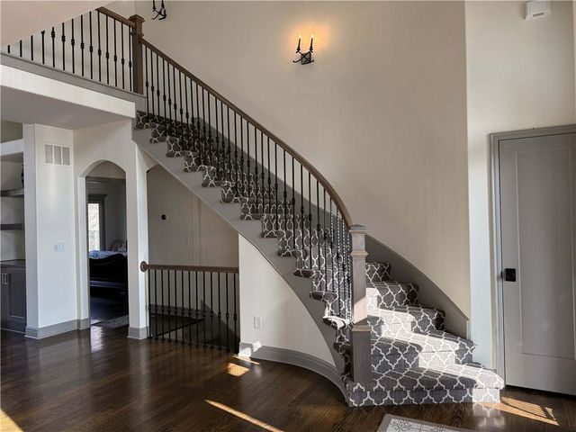 6104 NW 103rd Street, Kansas City, MO 64154