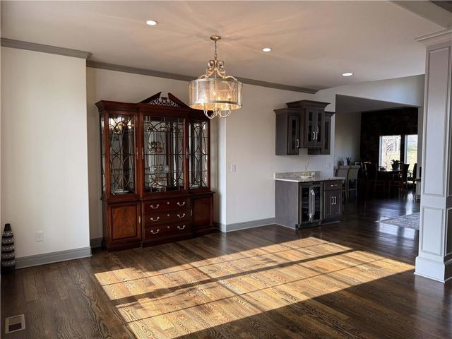 6104 NW 103rd Street, Kansas City, MO 64154