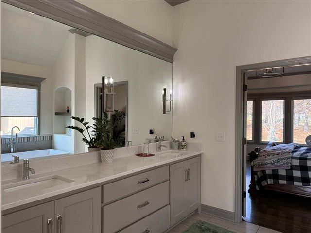 6104 NW 103rd Street, Kansas City, MO 64154