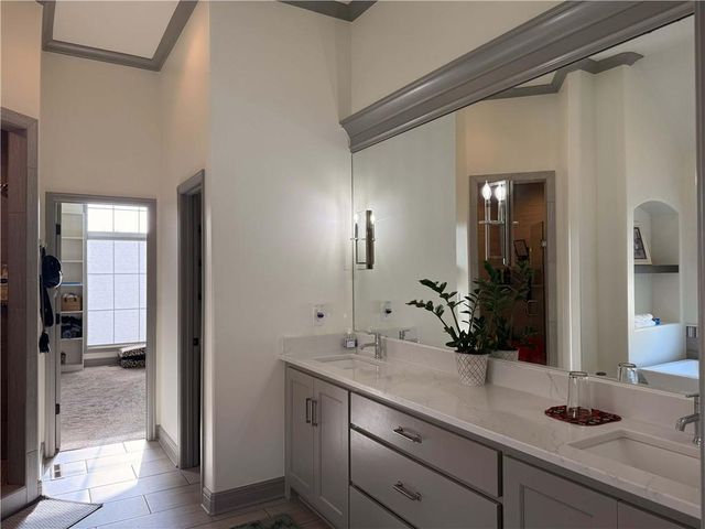 6104 NW 103rd Street, Kansas City, MO 64154