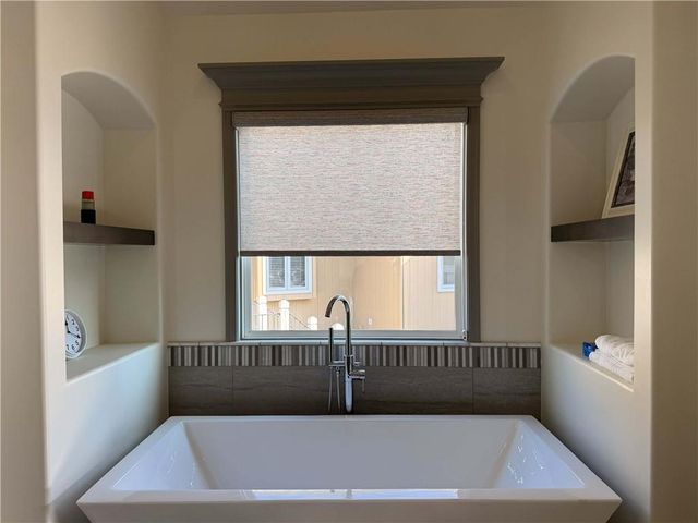 6104 NW 103rd Street, Kansas City, MO 64154