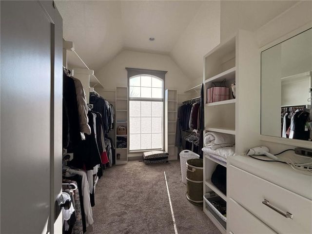 6104 NW 103rd Street, Kansas City, MO 64154