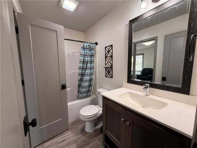 6104 NW 103rd Street, Kansas City, MO 64154