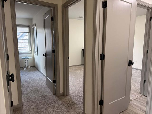 6104 NW 103rd Street, Kansas City, MO 64154