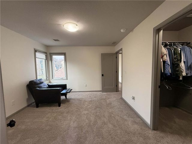 6104 NW 103rd Street, Kansas City, MO 64154