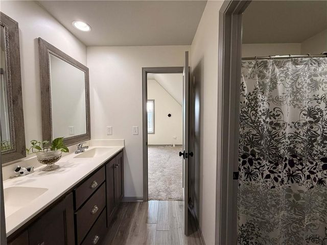 6104 NW 103rd Street, Kansas City, MO 64154