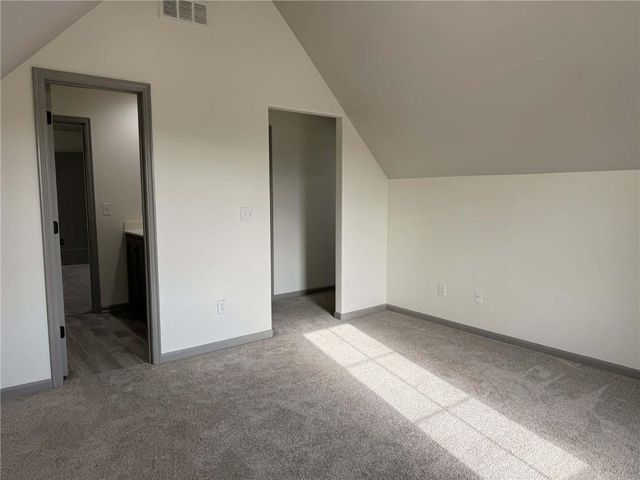 6104 NW 103rd Street, Kansas City, MO 64154