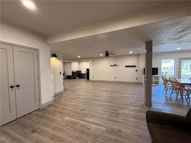 6104 NW 103rd Street, Kansas City, MO 64154