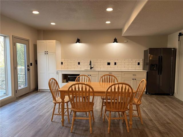 6104 NW 103rd Street, Kansas City, MO 64154