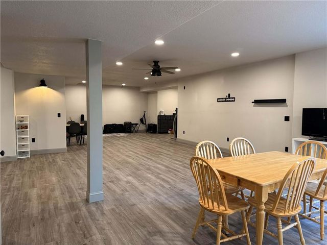 6104 NW 103rd Street, Kansas City, MO 64154