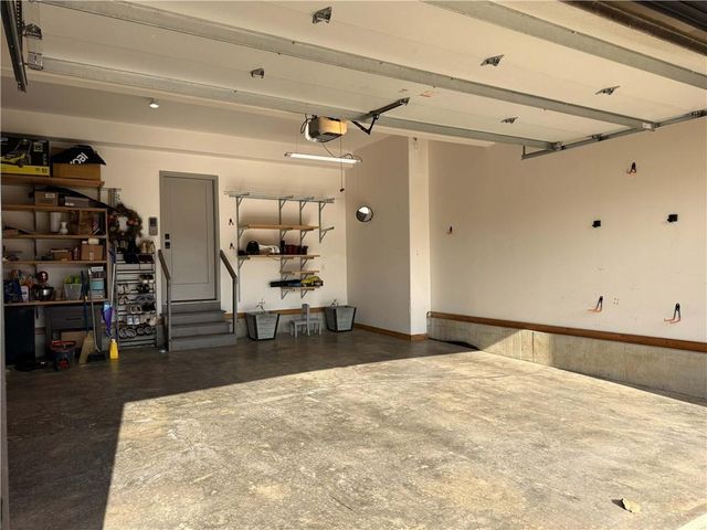 6104 NW 103rd Street, Kansas City, MO 64154