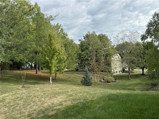 6104 NW 103rd Street, Kansas City, MO 64154