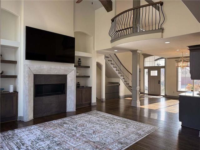 6104 NW 103rd Street, Kansas City, MO 64154