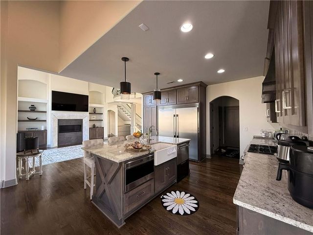 6104 NW 103rd Street, Kansas City, MO 64154