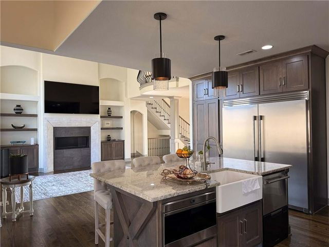 6104 NW 103rd Street, Kansas City, MO 64154