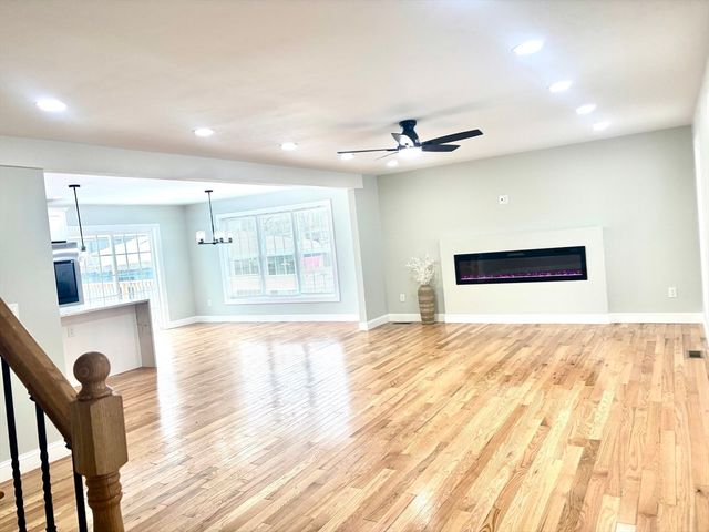 106 Almira, Springfield, MA 01119