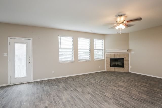 533 Crown Oaks Drive, Fort Worth, TX 76131