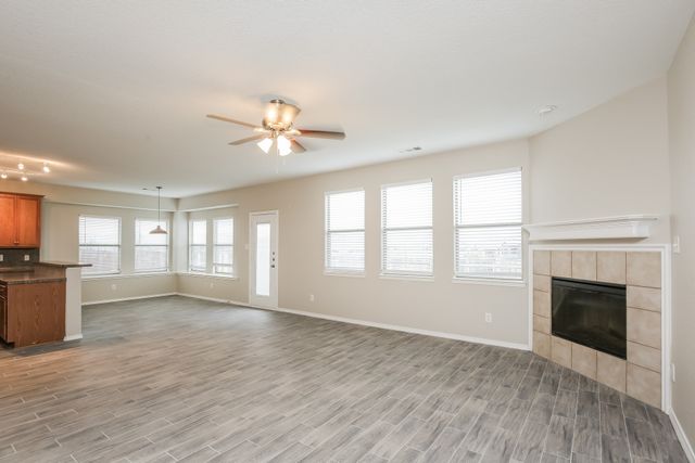 533 Crown Oaks Drive, Fort Worth, TX 76131