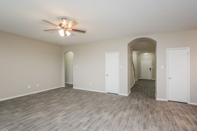 533 Crown Oaks Drive, Fort Worth, TX 76131