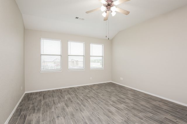 533 Crown Oaks Drive, Fort Worth, TX 76131