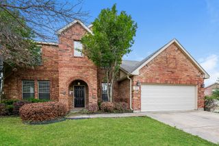 533 Crown Oaks Drive, Fort Worth, TX 76131