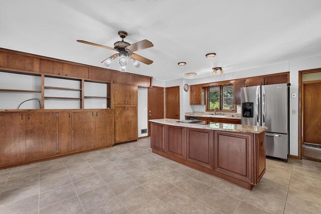 3217 Southwood DRIVE, Racine, WI 53406