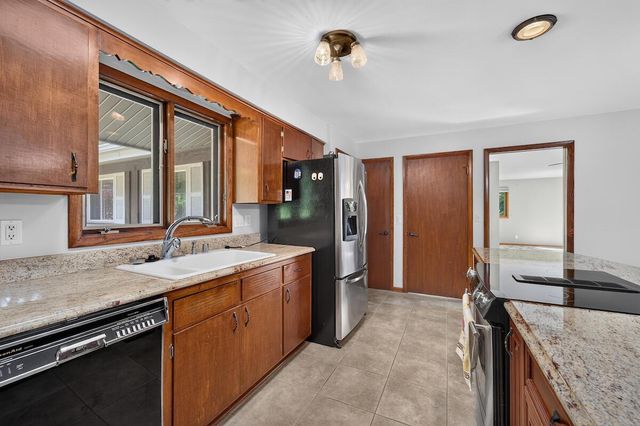 3217 Southwood DRIVE, Racine, WI 53406