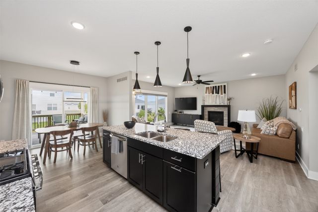 855 Sandstone Point, Waukee, IA 50263