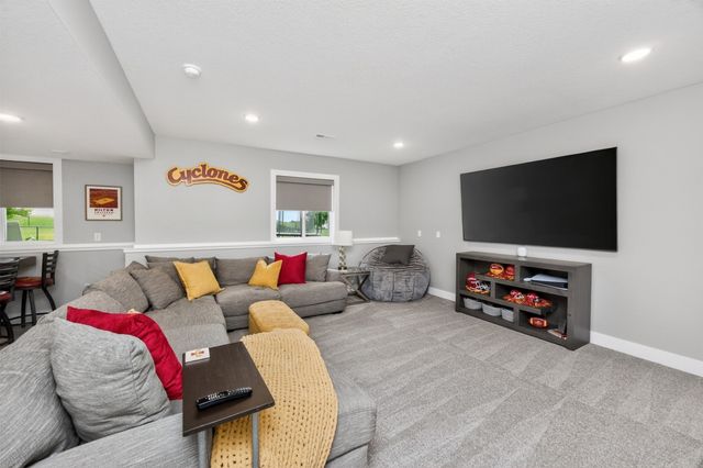 855 Sandstone Point, Waukee, IA 50263