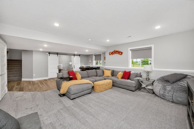 855 Sandstone Point, Waukee, IA 50263