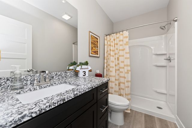 855 Sandstone Point, Waukee, IA 50263