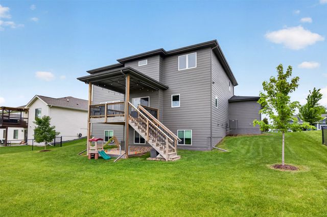 855 Sandstone Point, Waukee, IA 50263