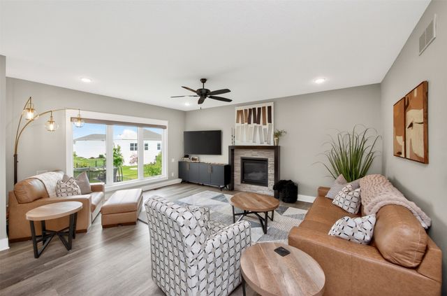 855 Sandstone Point, Waukee, IA 50263