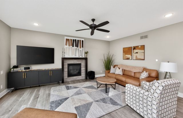 855 Sandstone Point, Waukee, IA 50263
