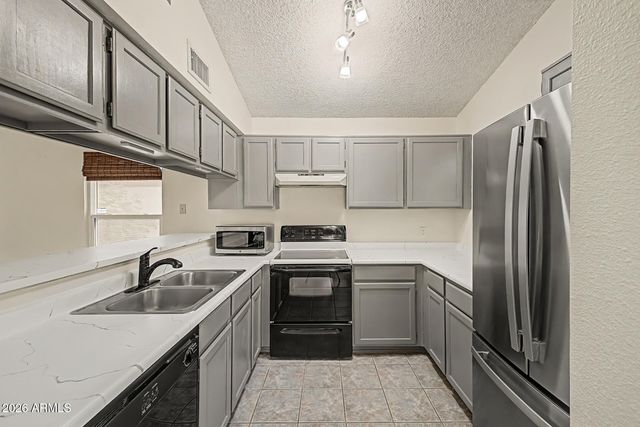 857 E MANOR Drive, Chandler, AZ 85225