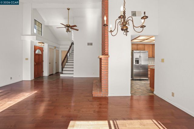 270 Willow Lake Dr, Martinez, CA 94553