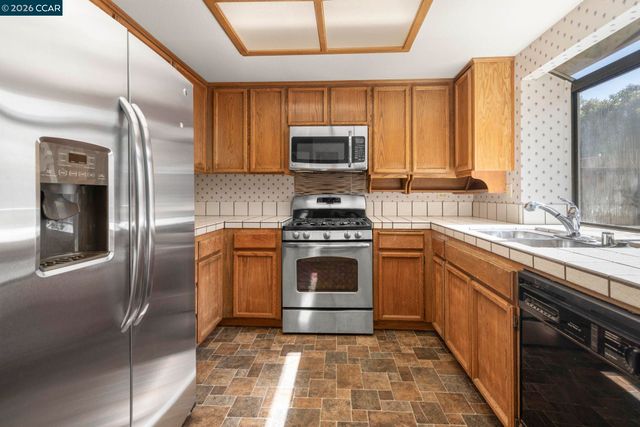 270 Willow Lake Dr, Martinez, CA 94553