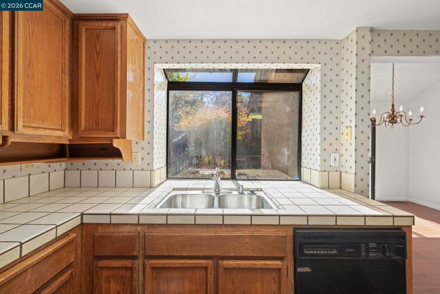 270 Willow Lake Dr, Martinez, CA 94553