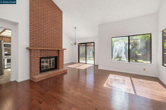 270 Willow Lake Dr, Martinez, CA 94553