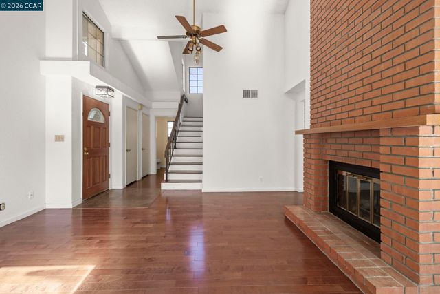 270 Willow Lake Dr, Martinez, CA 94553