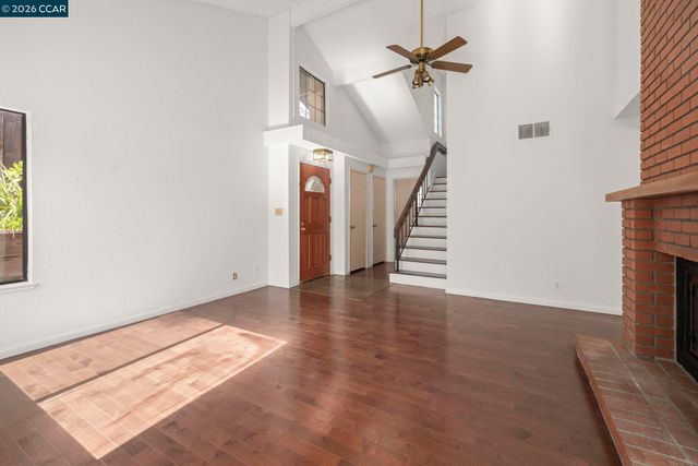 270 Willow Lake Dr, Martinez, CA 94553