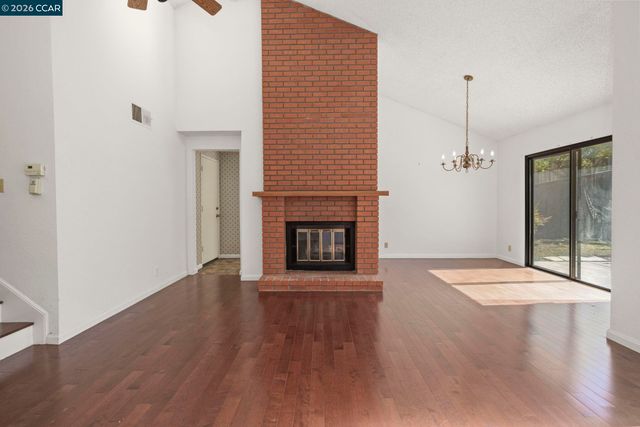 270 Willow Lake Dr, Martinez, CA 94553