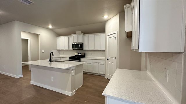 3617 Sahar Lake Dr, Robstown, TX 78380