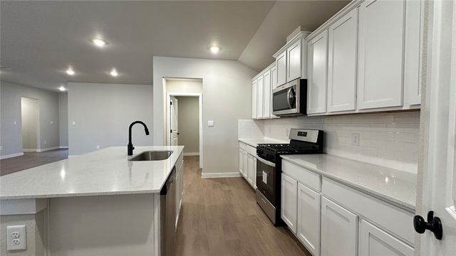 3617 Sahar Lake Dr, Robstown, TX 78380
